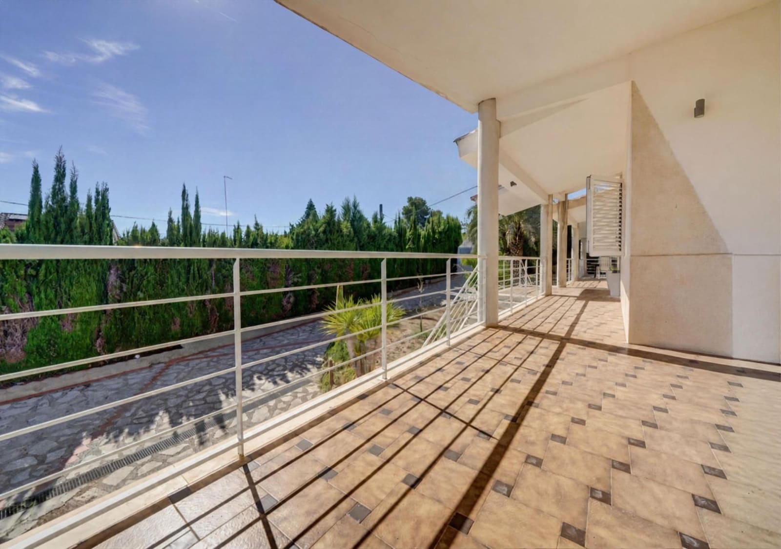 5 bedroom Villa for sale in La Canada with garage - € 840,000 (Ref: 10102781)
