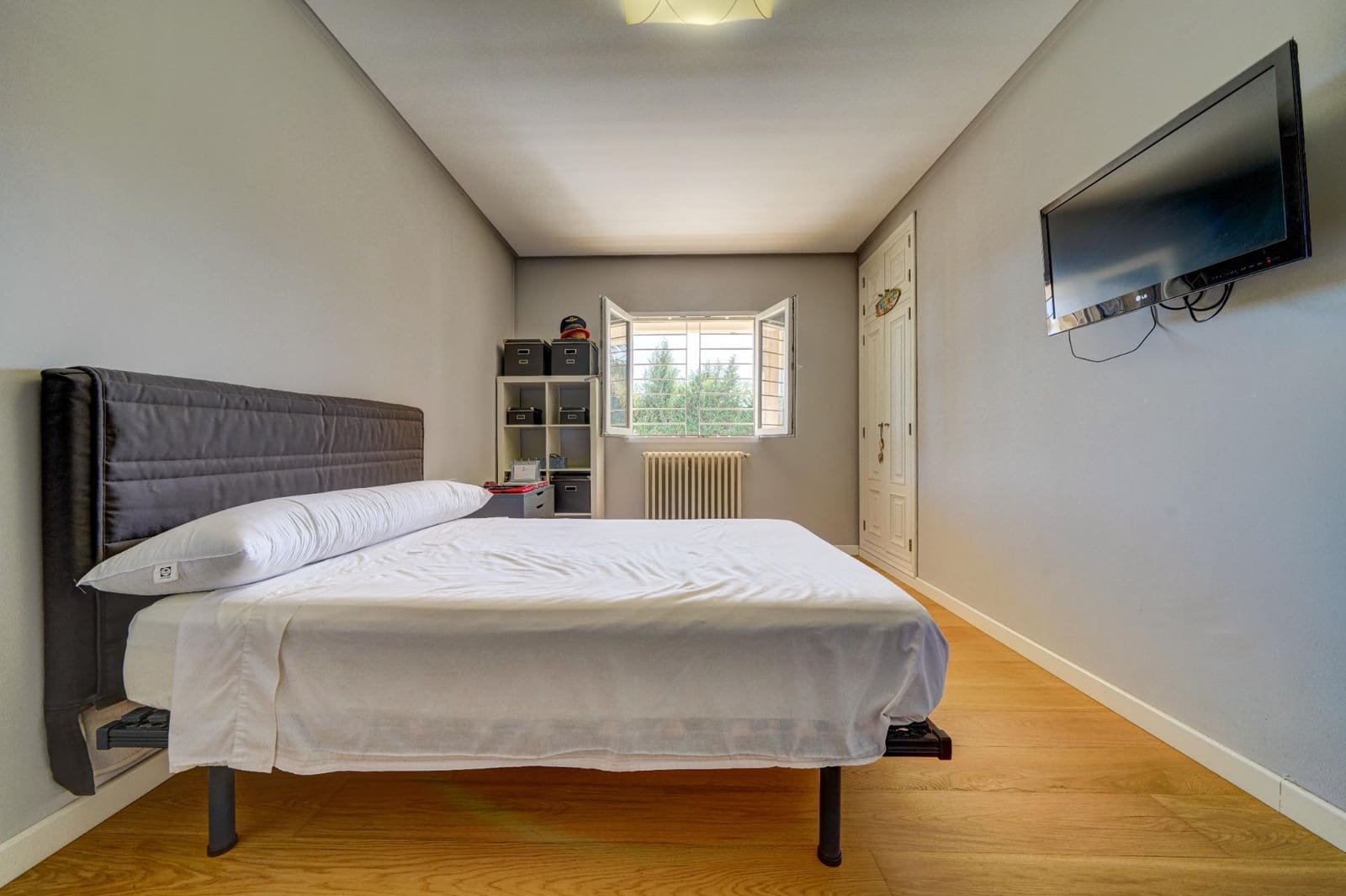 5 bedroom Villa for sale in La Canada with garage - € 840,000 (Ref: 10102781)