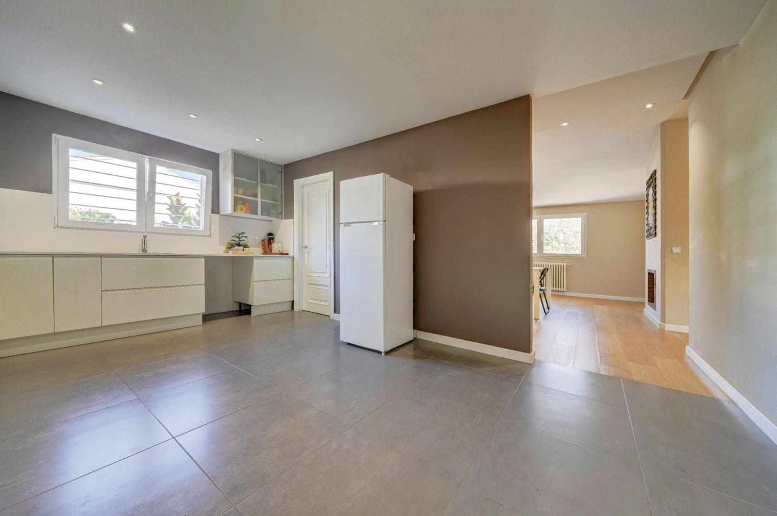 5 bedroom Villa for sale in La Canada with garage - € 840,000 (Ref: 10102781)