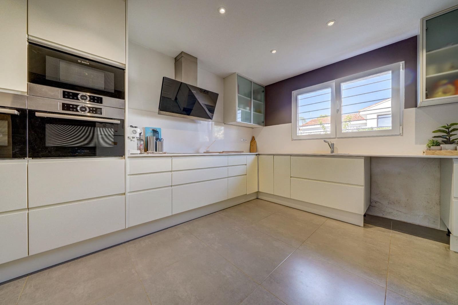 5 bedroom Villa for sale in La Canada with garage - € 840,000 (Ref: 10102781)
