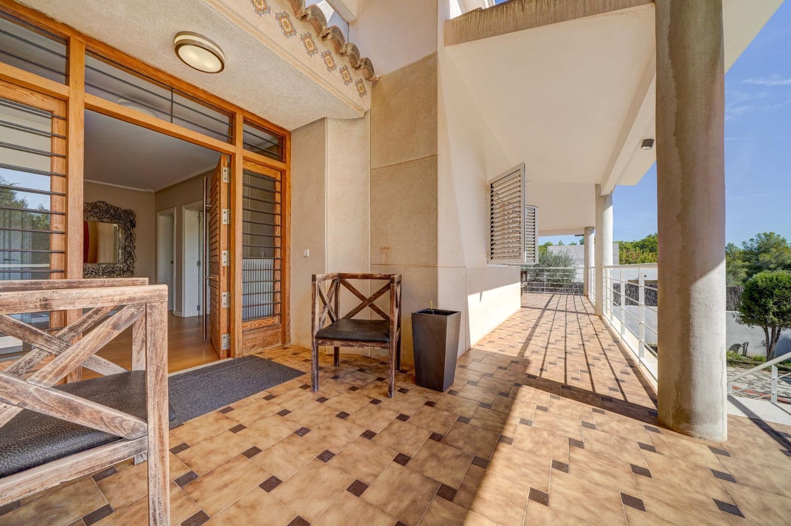 5 bedroom Villa for sale in La Canada with garage - € 840,000 (Ref: 10102781)