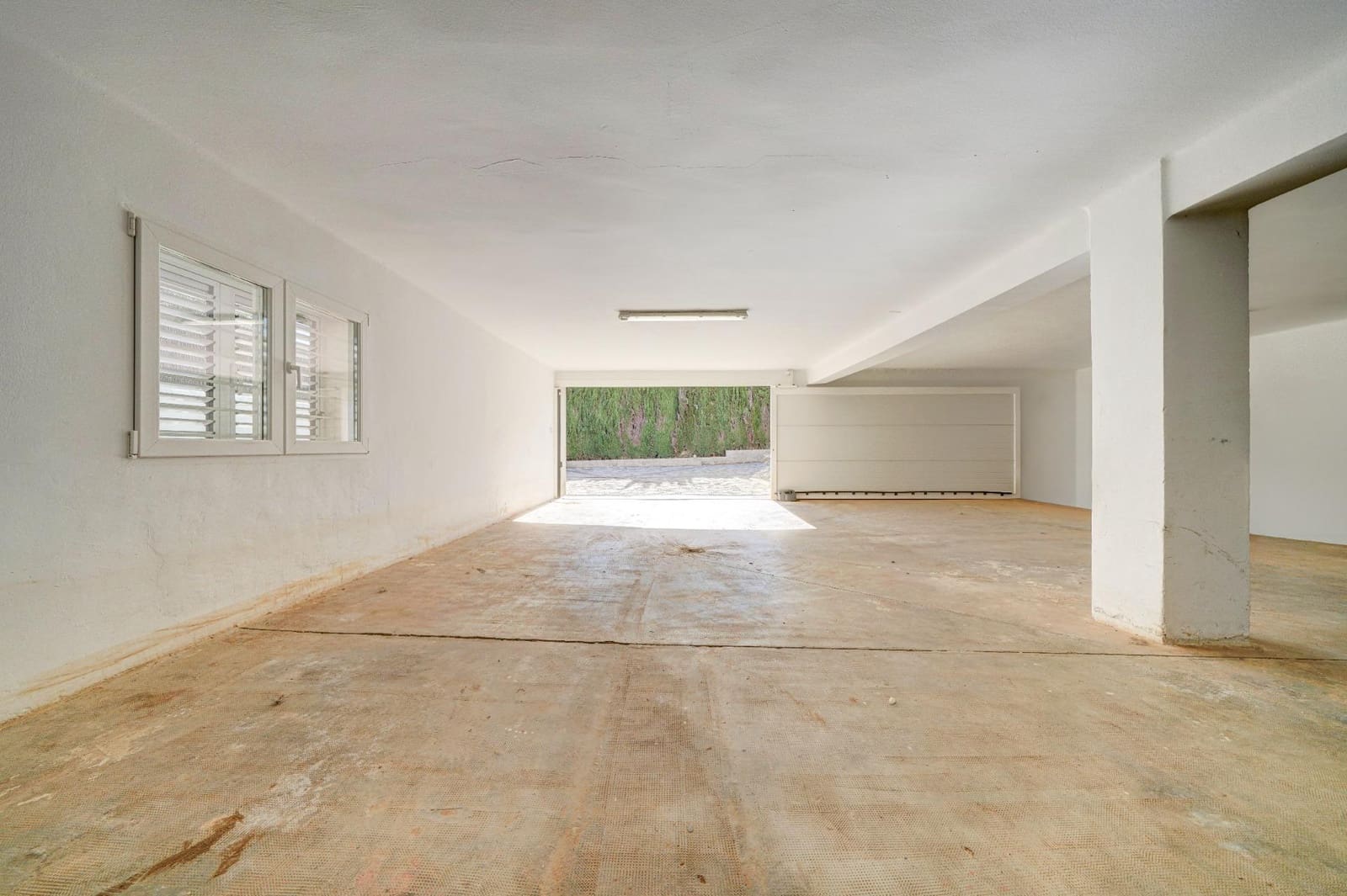 5 bedroom Villa for sale in La Canada with garage - € 840,000 (Ref: 10102781)