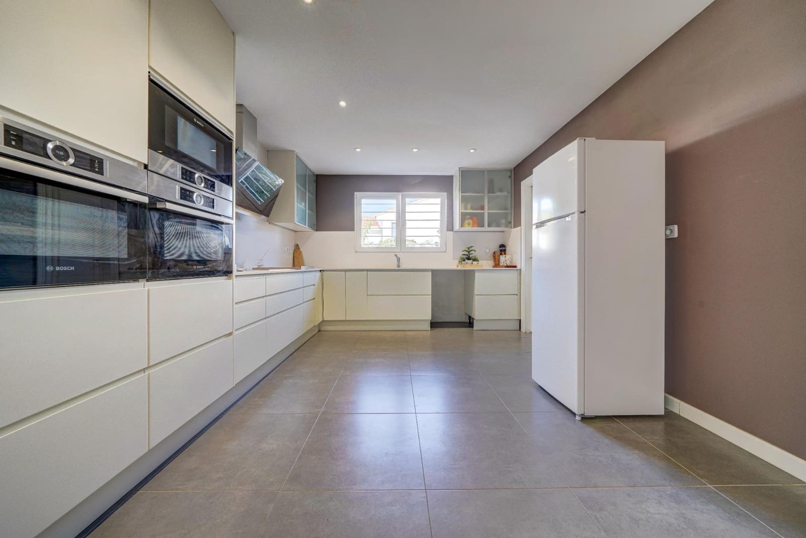 5 bedroom Villa for sale in La Canada with garage - € 840,000 (Ref: 10102781)