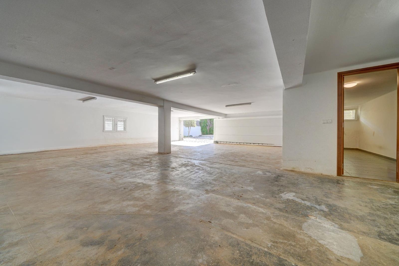 5 bedroom Villa for sale in La Canada with garage - € 840,000 (Ref: 10102781)