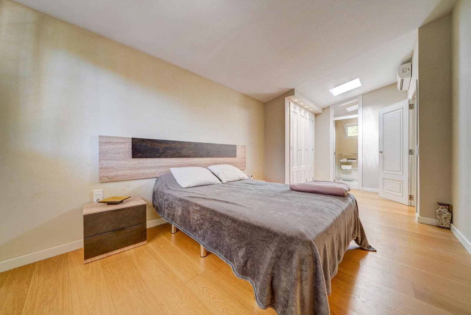 5 bedroom Villa for sale in La Canada with garage - € 840,000 (Ref: 10102781)