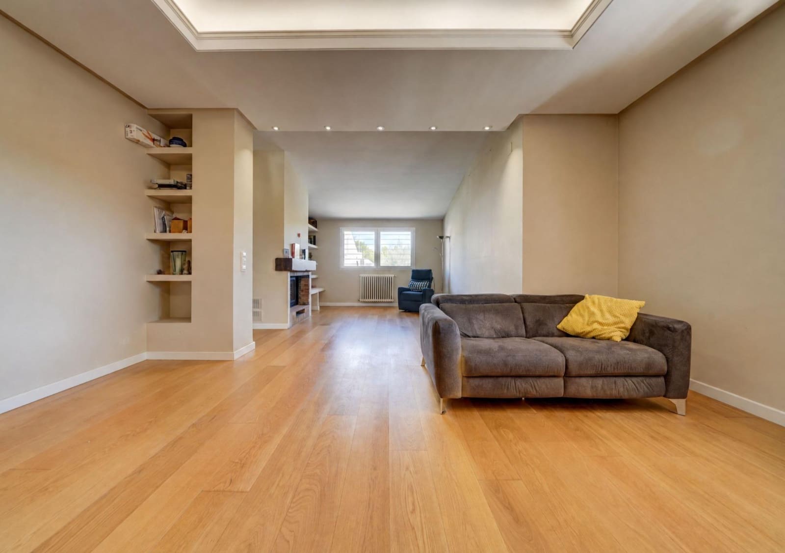 5 bedroom Villa for sale in La Canada with garage - € 840,000 (Ref: 10102781)