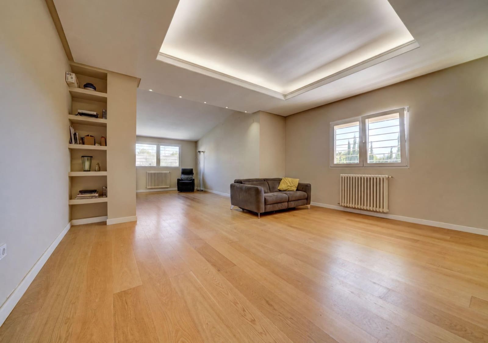 5 bedroom Villa for sale in La Canada with garage - € 840,000 (Ref: 10102781)