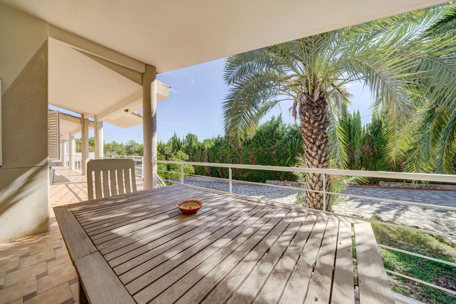5 bedroom Villa for sale in La Canada with garage - € 840,000 (Ref: 10102781)