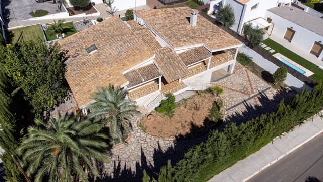 5 bedroom Villa for sale in La Cañada, Paterna with garage - € 840,000 (Ref: 10102781)