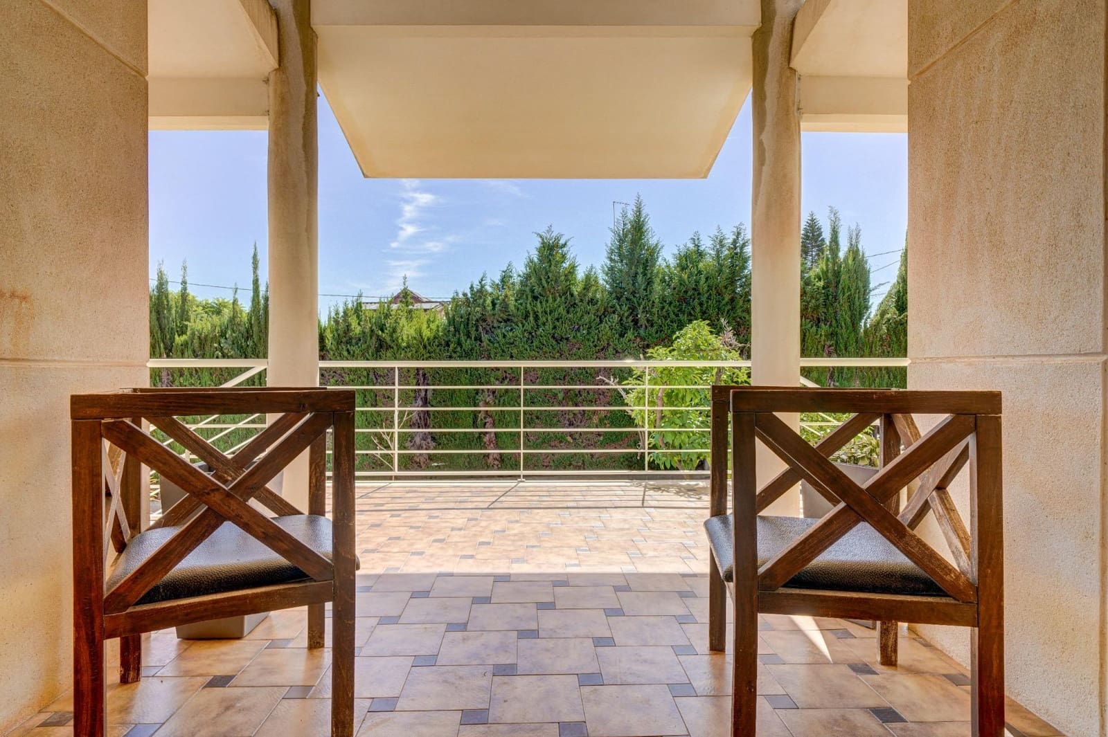 5 bedroom Villa for sale in La Canada with garage - € 840,000 (Ref: 10102781)