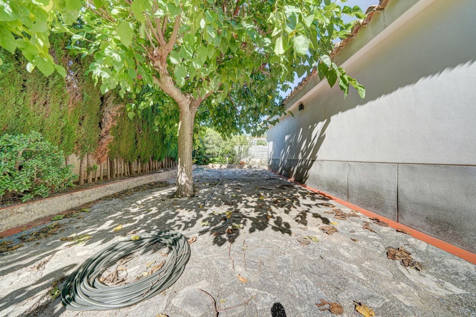 5 bedroom Villa for sale in La Canada with garage - € 840,000 (Ref: 10102781)