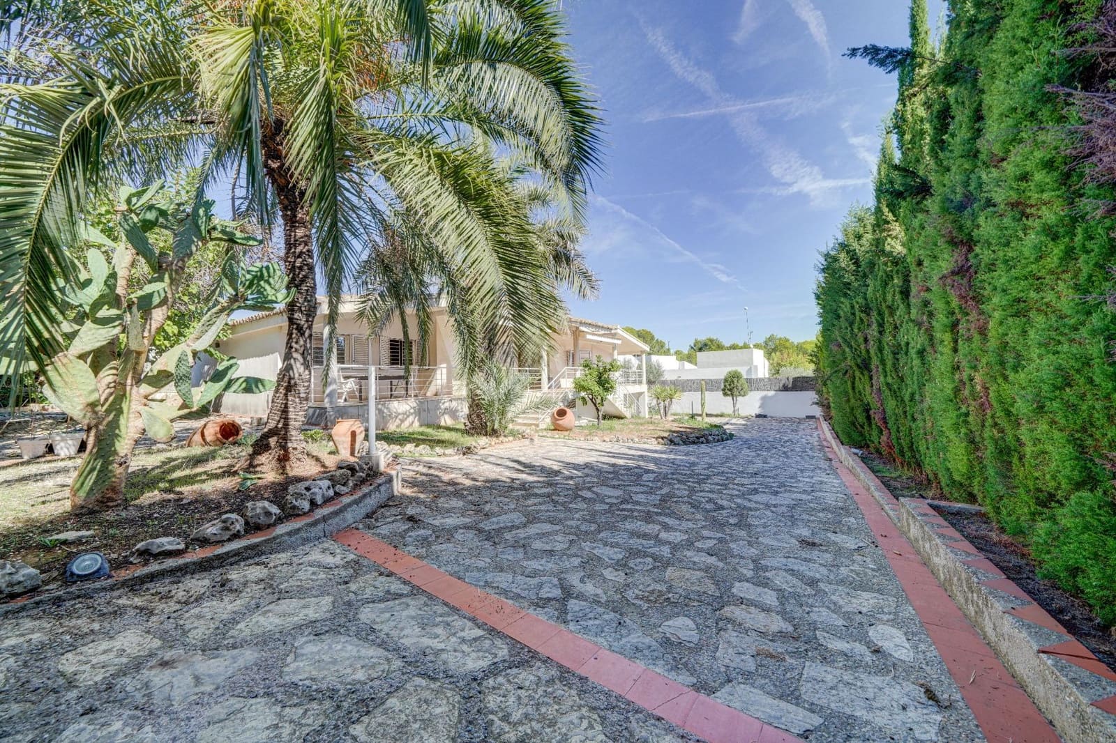 5 bedroom Villa for sale in La Canada with garage - € 840,000 (Ref: 10102781)