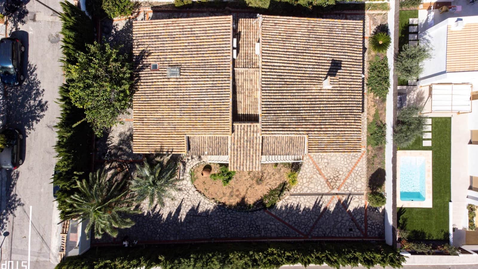 5 bedroom Villa for sale in La Canada with garage - € 840,000 (Ref: 10102781)
