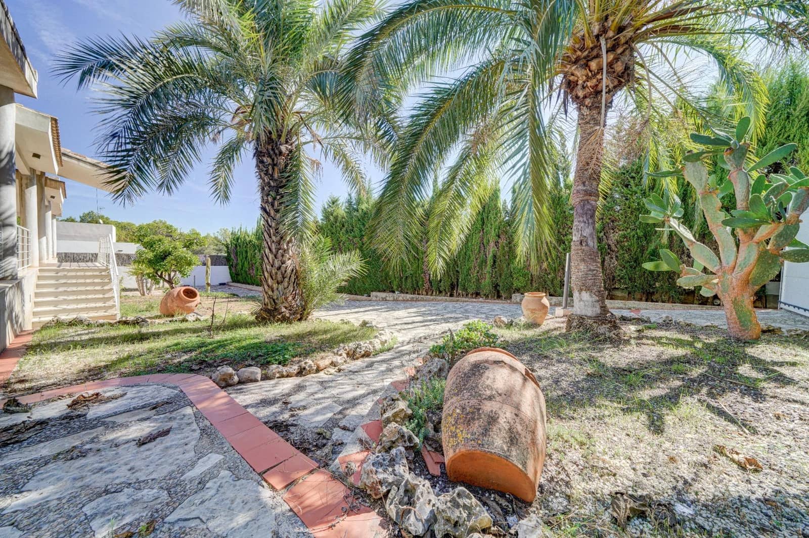 5 bedroom Villa for sale in La Canada with garage - € 840,000 (Ref: 10102781)
