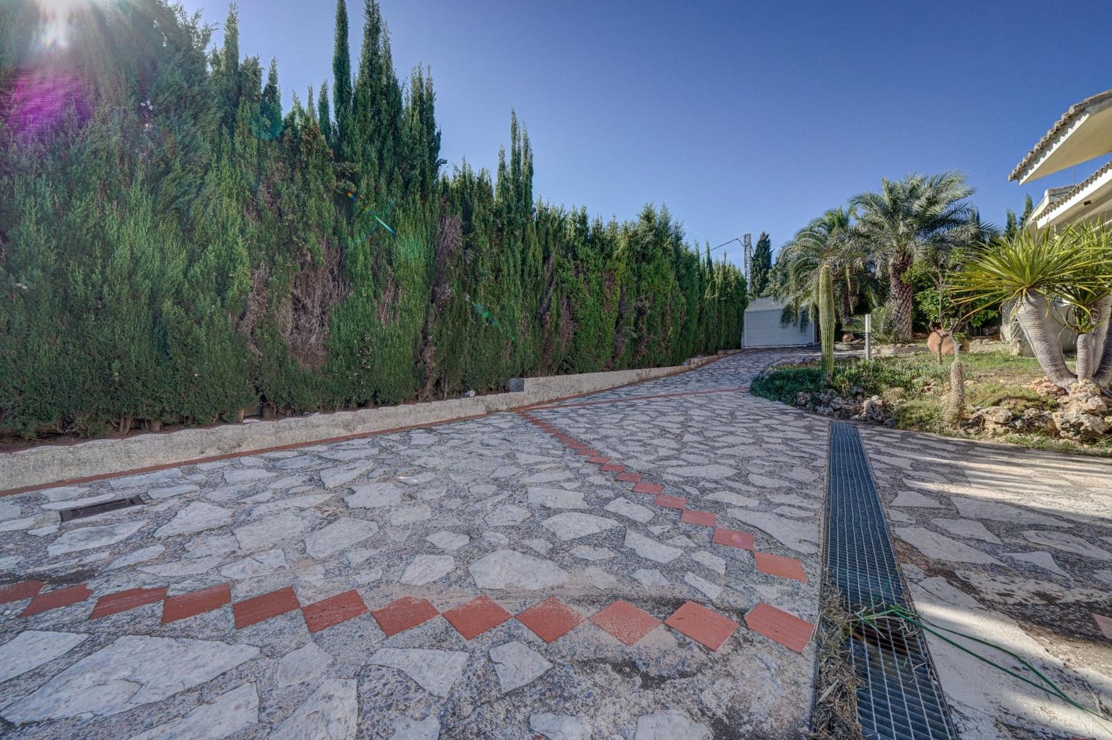 5 bedroom Villa for sale in La Canada with garage - € 840,000 (Ref: 10102781)