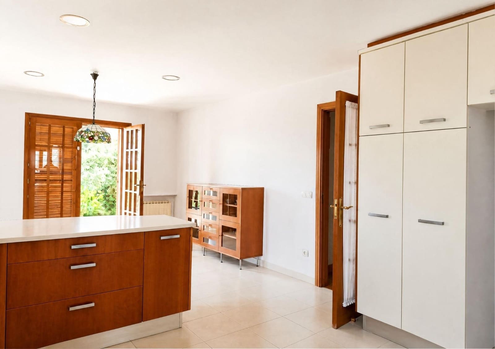 6 bedroom Villa for sale in Paterna with pool garage - € 980,000 (Ref: 10177358)
