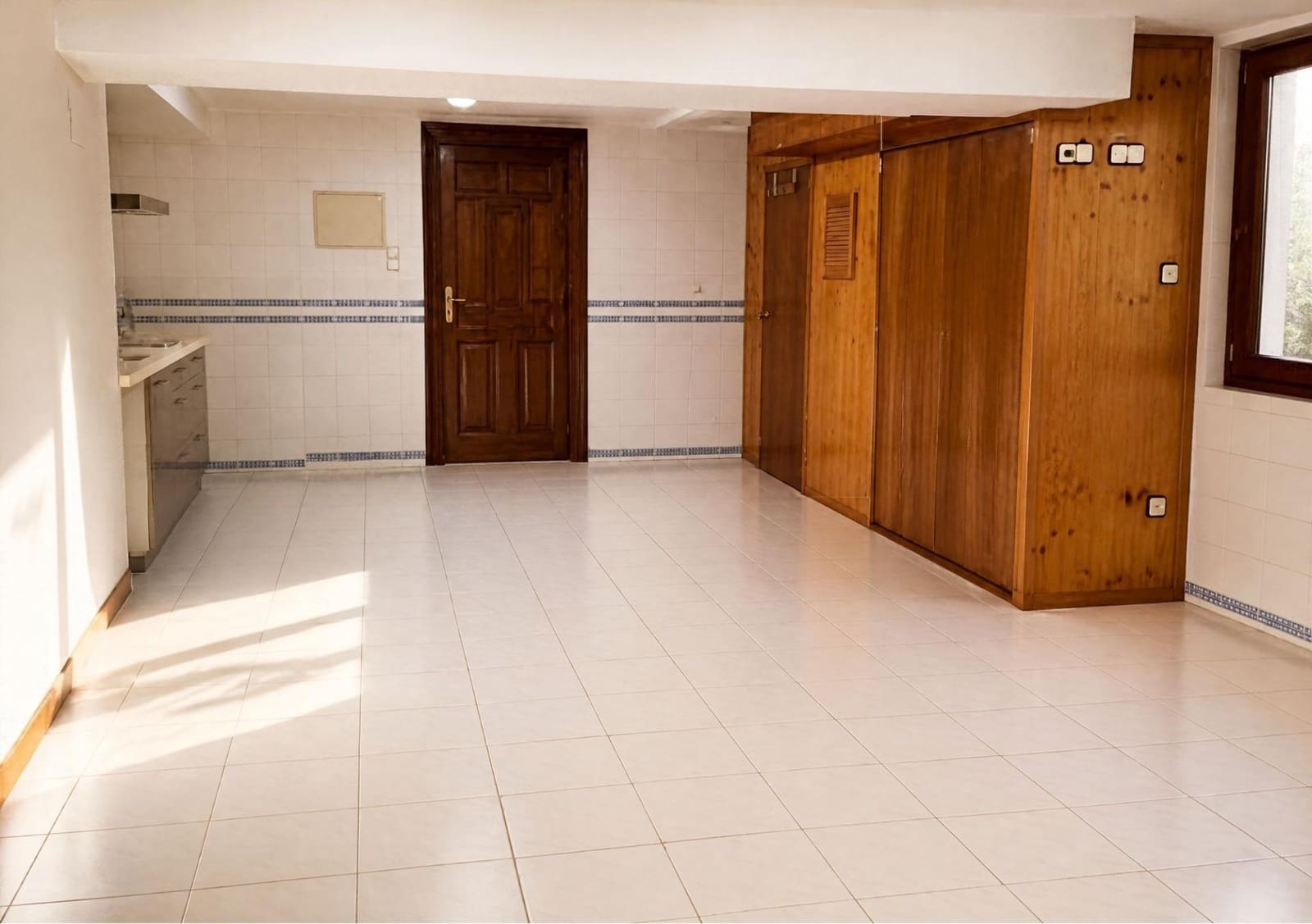 6 bedroom Villa for sale in Paterna with pool garage - € 980,000 (Ref: 10177358)
