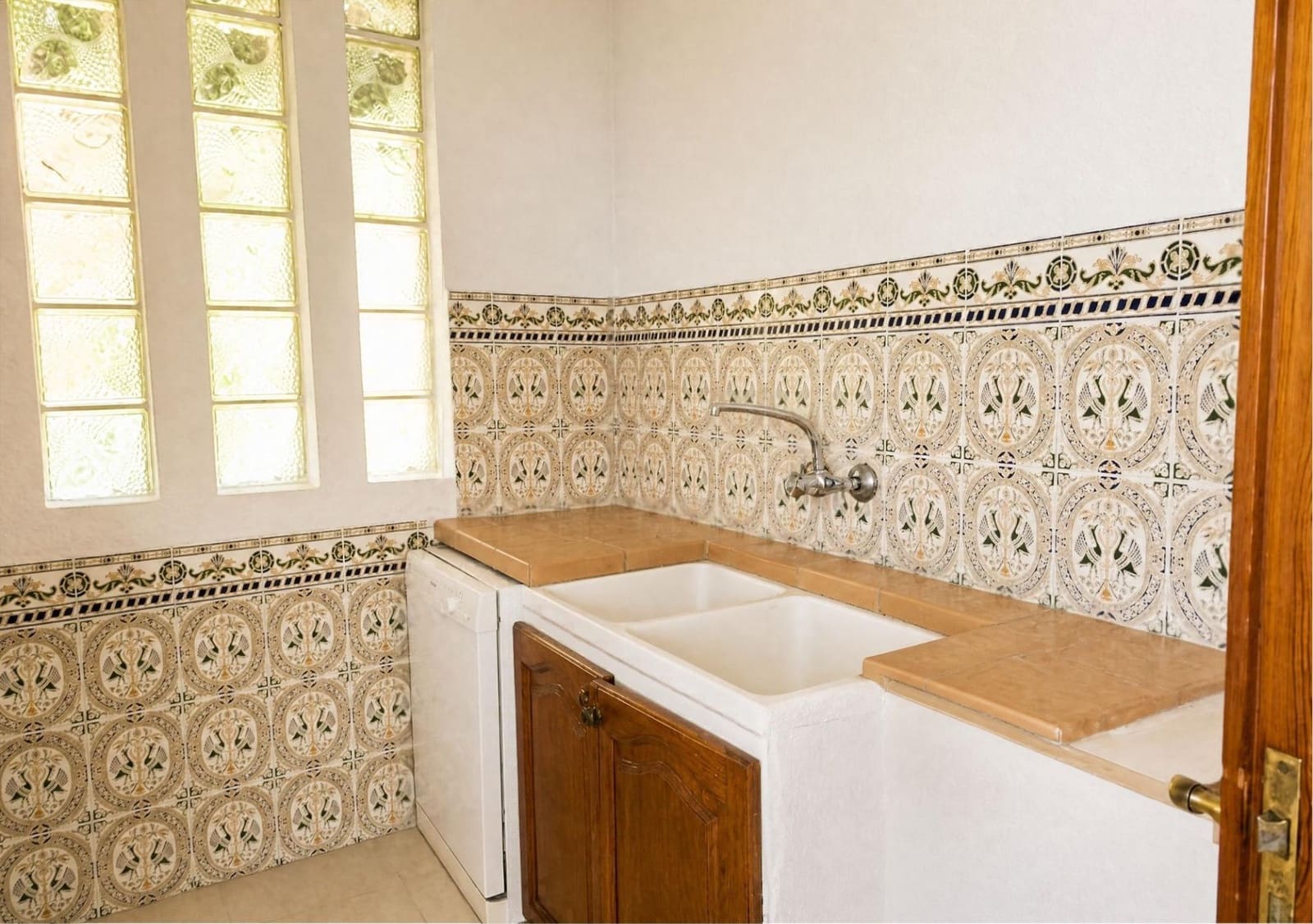 6 bedroom Villa for sale in Paterna with pool garage - € 980,000 (Ref: 10177358)