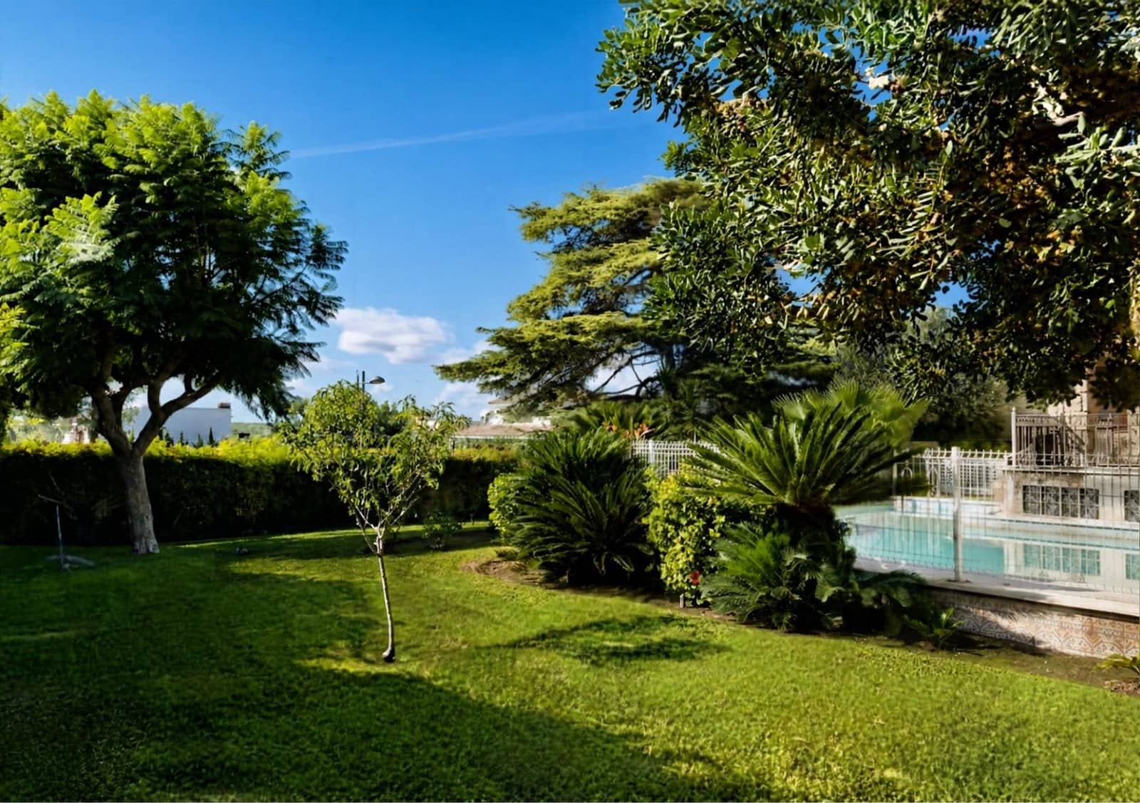 6 bedroom Villa for sale in Paterna with pool garage - € 980,000 (Ref: 10177358)