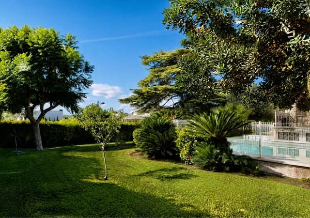 6 bedroom Villa for sale in Paterna with pool garage - € 980,000 (Ref: 10177358)