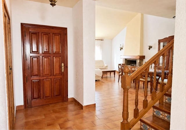 6 bedroom Villa for sale in Paterna with pool garage - € 980,000 (Ref: 10177358)
