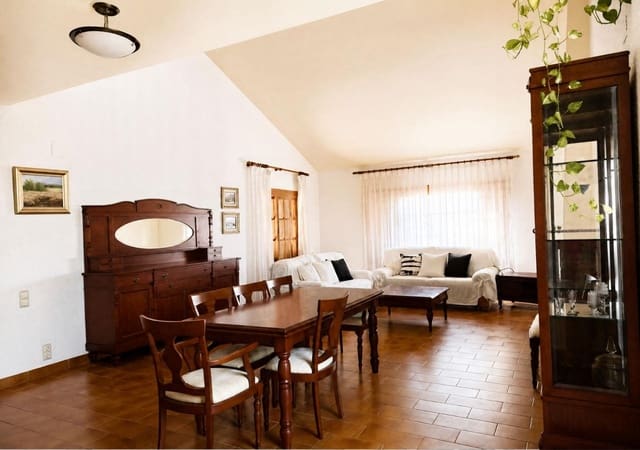 6 bedroom Villa for sale in Paterna with pool garage - € 980,000 (Ref: 10177358)