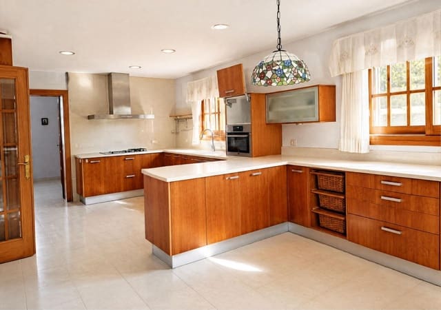 6 bedroom Villa for sale in Paterna with pool garage - € 980,000 (Ref: 10177358)