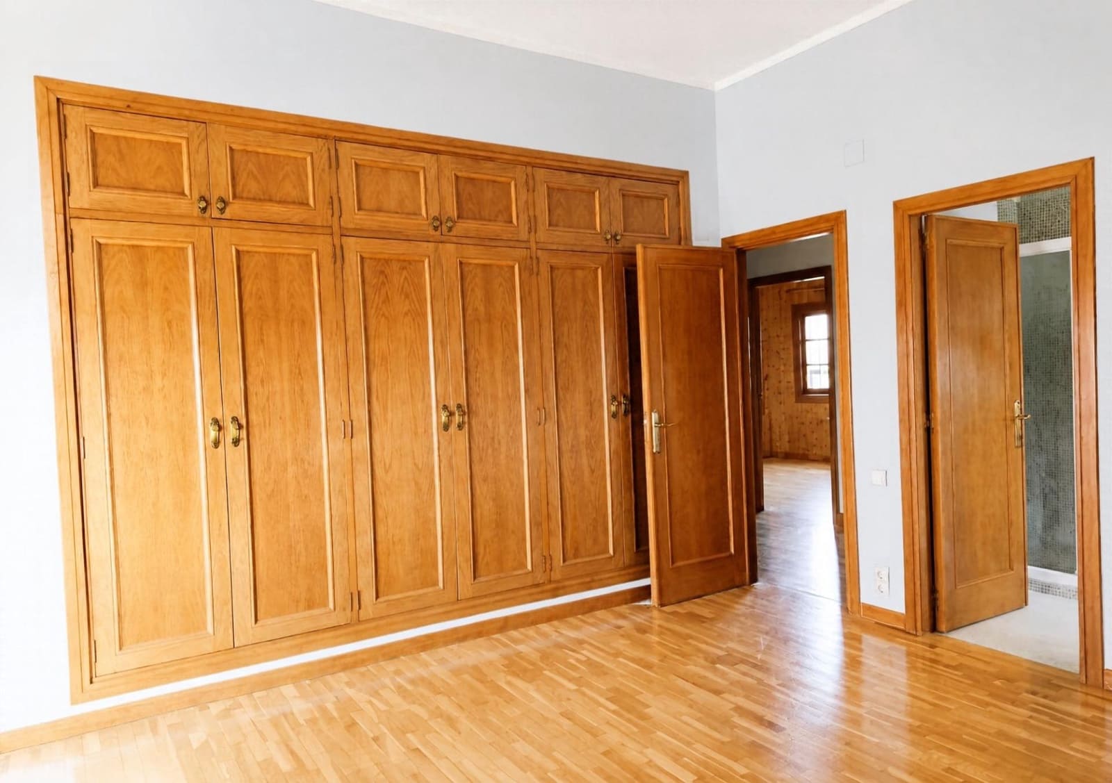 6 bedroom Villa for sale in Paterna with pool garage - € 980,000 (Ref: 10177358)
