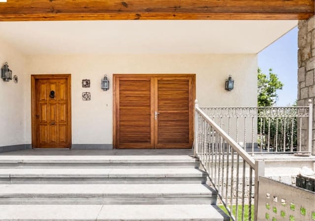 6 bedroom Villa for sale in Paterna with pool garage - € 980,000 (Ref: 10177358)