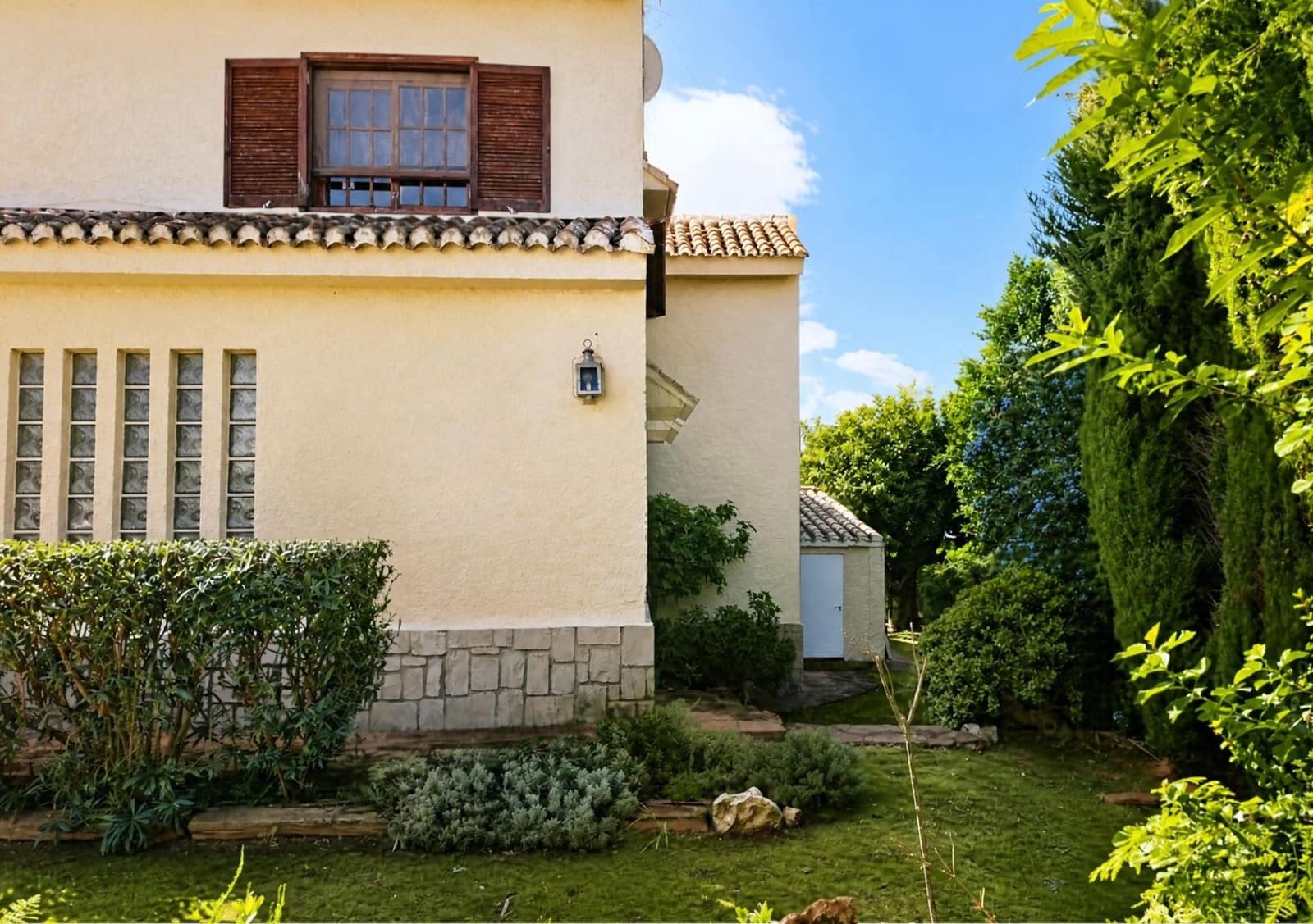 6 bedroom Villa for sale in Paterna with pool garage - € 980,000 (Ref: 10177358)