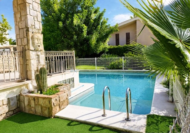 6 bedroom Villa for sale in Paterna with pool garage - € 980,000 (Ref: 10177358)