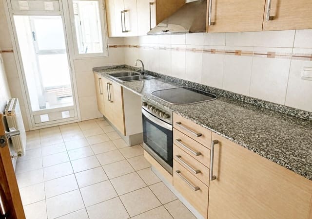 3 quarto Apartamento para arrendar em Trinitat, Valência cidade - 1 500 € (Ref: 10180776)