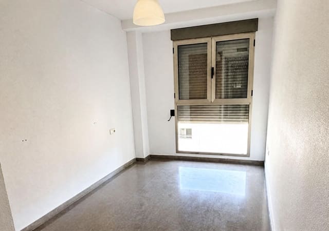 3 quarto Apartamento para arrendar em Trinitat, Valência cidade - 1 500 € (Ref: 10180776)