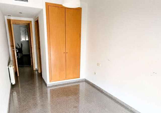 3 quarto Apartamento para arrendar em Trinitat, Valência cidade - 1 500 € (Ref: 10180776)
