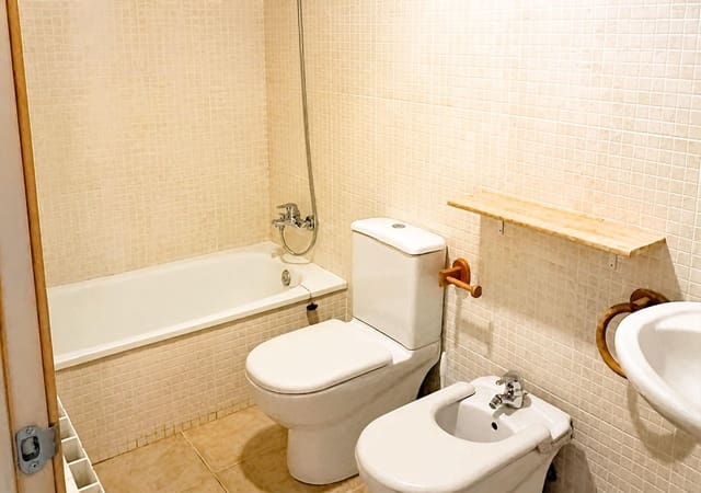 3 quarto Apartamento para arrendar em Trinitat, Valência cidade - 1 500 € (Ref: 10180776)
