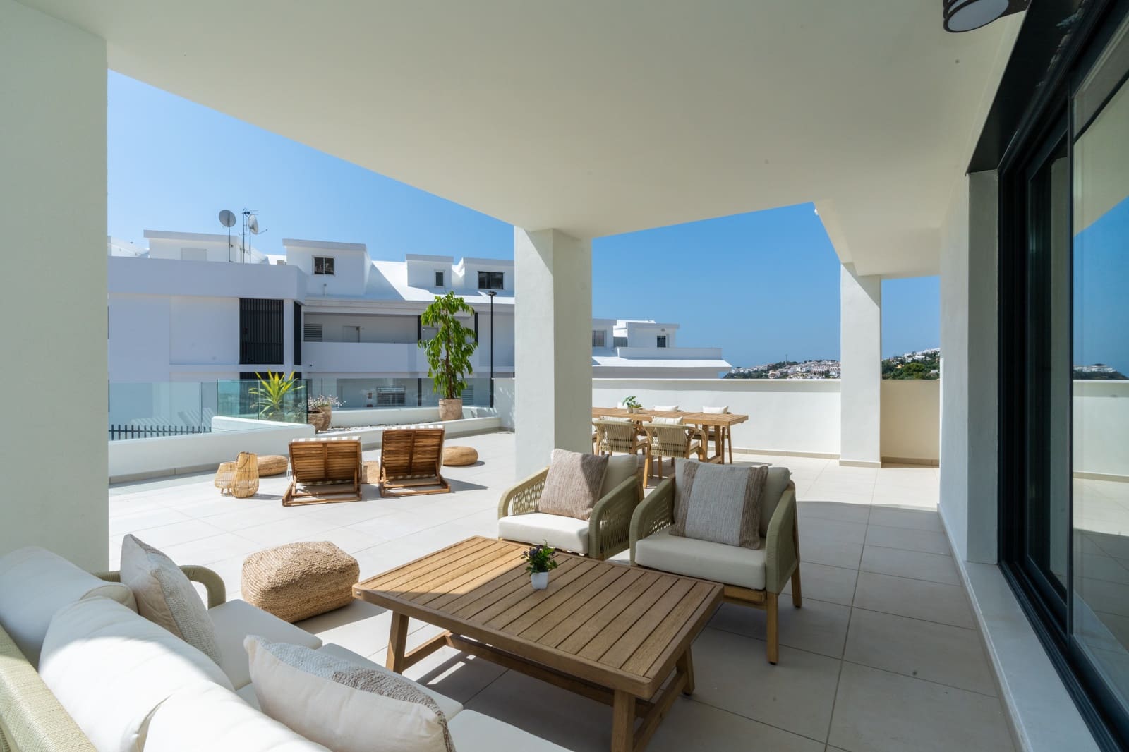 2 bedroom Apartment for sale in Benalmadena with pool garage - € 450,000 (Ref: 9880473)