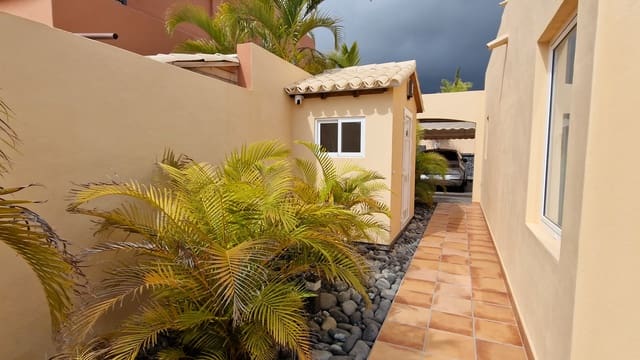 2 soverom Kjedet enebolig til salgs i La Caleta Adeje, Adeje med svømmebasseng garasje - € 1 280 000 (Ref: 9860751)