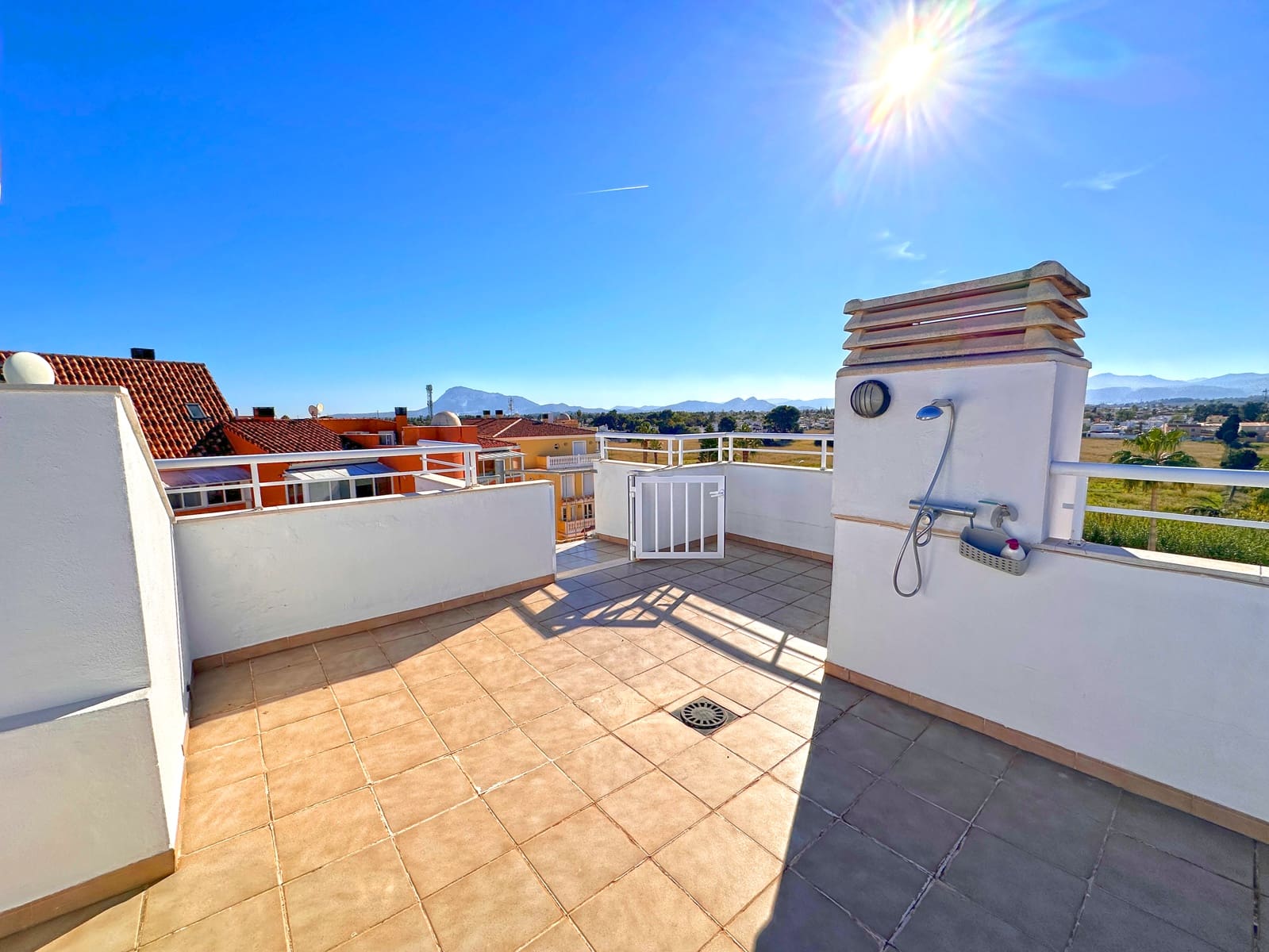 3 Zimmer Strandapartment zu verkaufen in Denia mit Pool Garage - 498.000 € (Ref: 9918852)