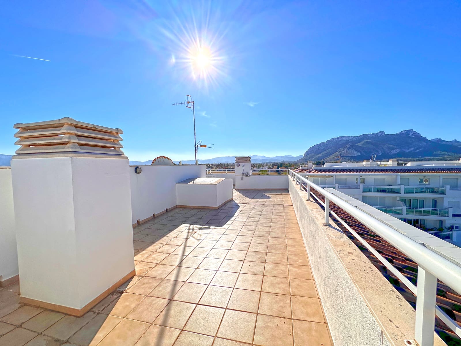 3 Zimmer Strandapartment zu verkaufen in Denia mit Pool Garage - 498.000 € (Ref: 9918852)