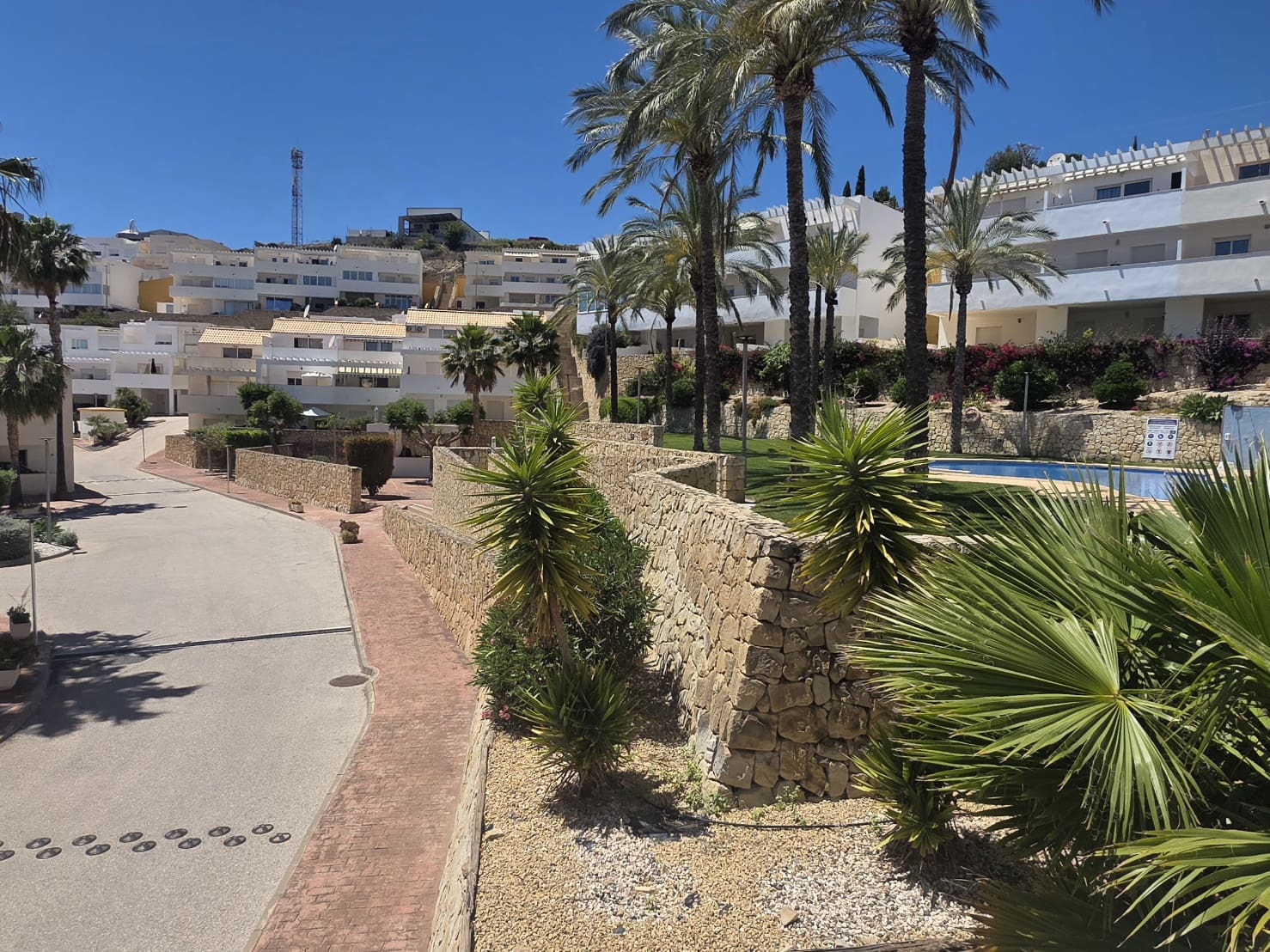 3 bedroom Townhouse for sale in Relleu with pool garage - € 264,000 (Ref: 9866332)