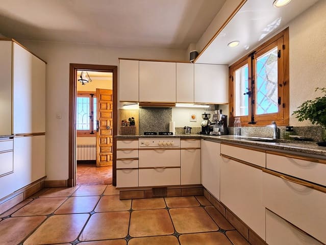 3 sypialnia Willa na sprzedaż w Salobreña z basenem garażem - 974 000 € (Ref: 9865529)