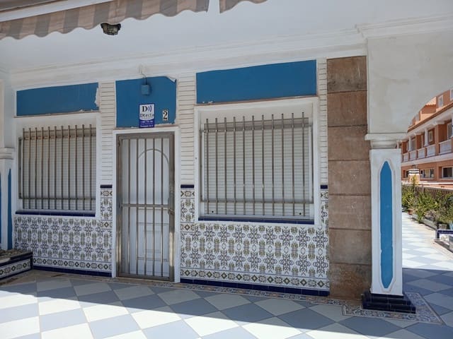3 bedroom Terraced Villa for holiday rental in La Mata, Torrevieja with pool - € 800 (Ref: 9867745)