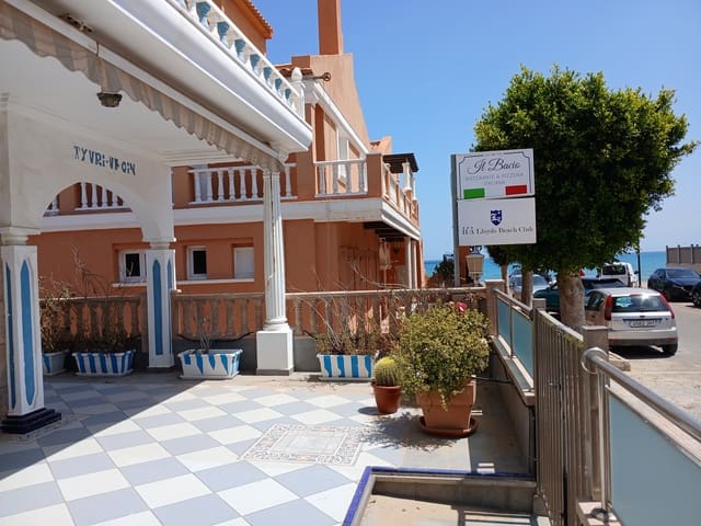 3 bedroom Terraced Villa for holiday rental in La Mata, Torrevieja with pool - € 800 (Ref: 9867745)