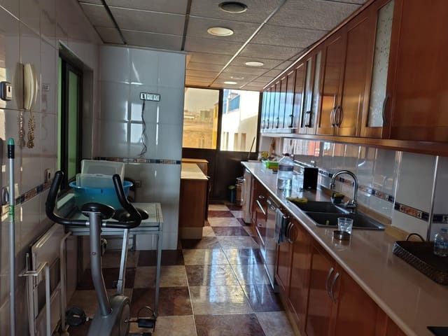 3 sovrum Lägenhet att hyra i Orihuela ciudad, Orihuela - 600 € (Ref: 10030679)