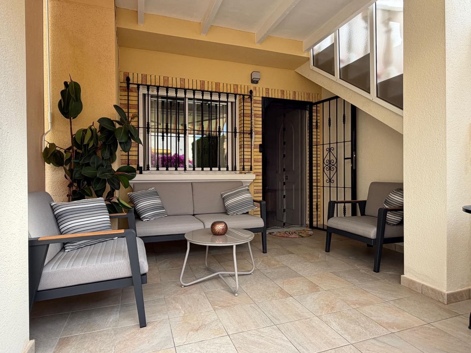 2 slaapkamer Rijtjeshuis te koop in Villamartin met zwembad garage - € 219.000 (Ref: 10051869)