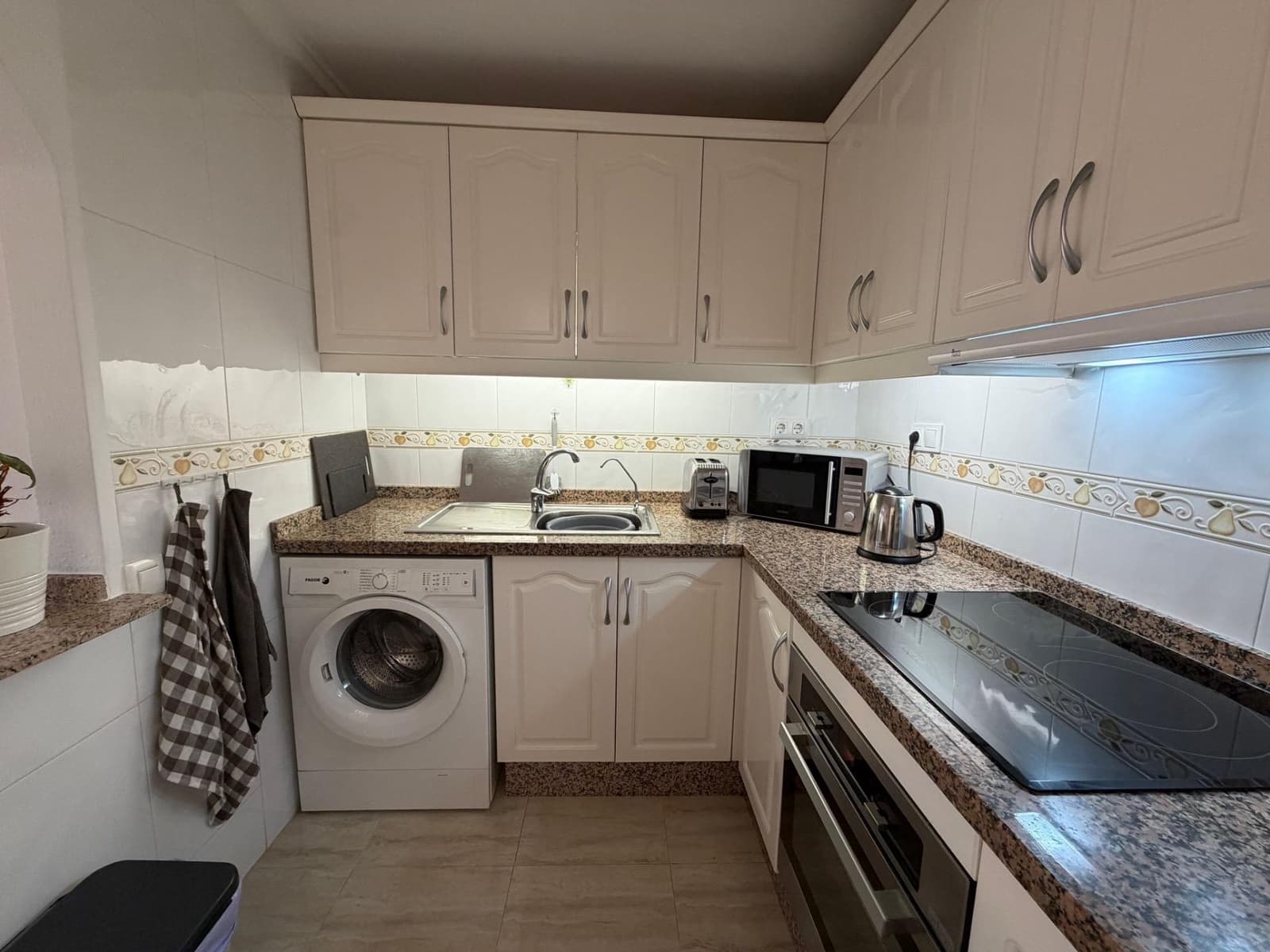 2 slaapkamer Rijtjeshuis te koop in Villamartin met zwembad garage - € 219.000 (Ref: 10051869)