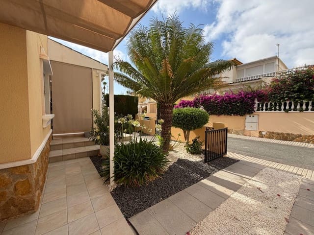2 slaapkamer Rijtjeshuis te koop in Villamartin, Orihuela met zwembad garage - € 219.000 (Ref: 10051869)