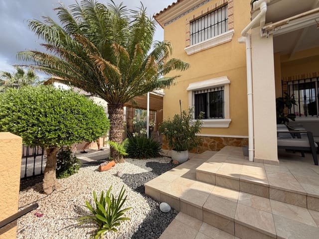 2 slaapkamer Rijtjeshuis te koop in Villamartin, Orihuela met zwembad garage - € 219.000 (Ref: 10051869)