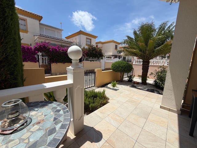 2 slaapkamer Rijtjeshuis te koop in Villamartin, Orihuela met zwembad garage - € 219.000 (Ref: 10051869)