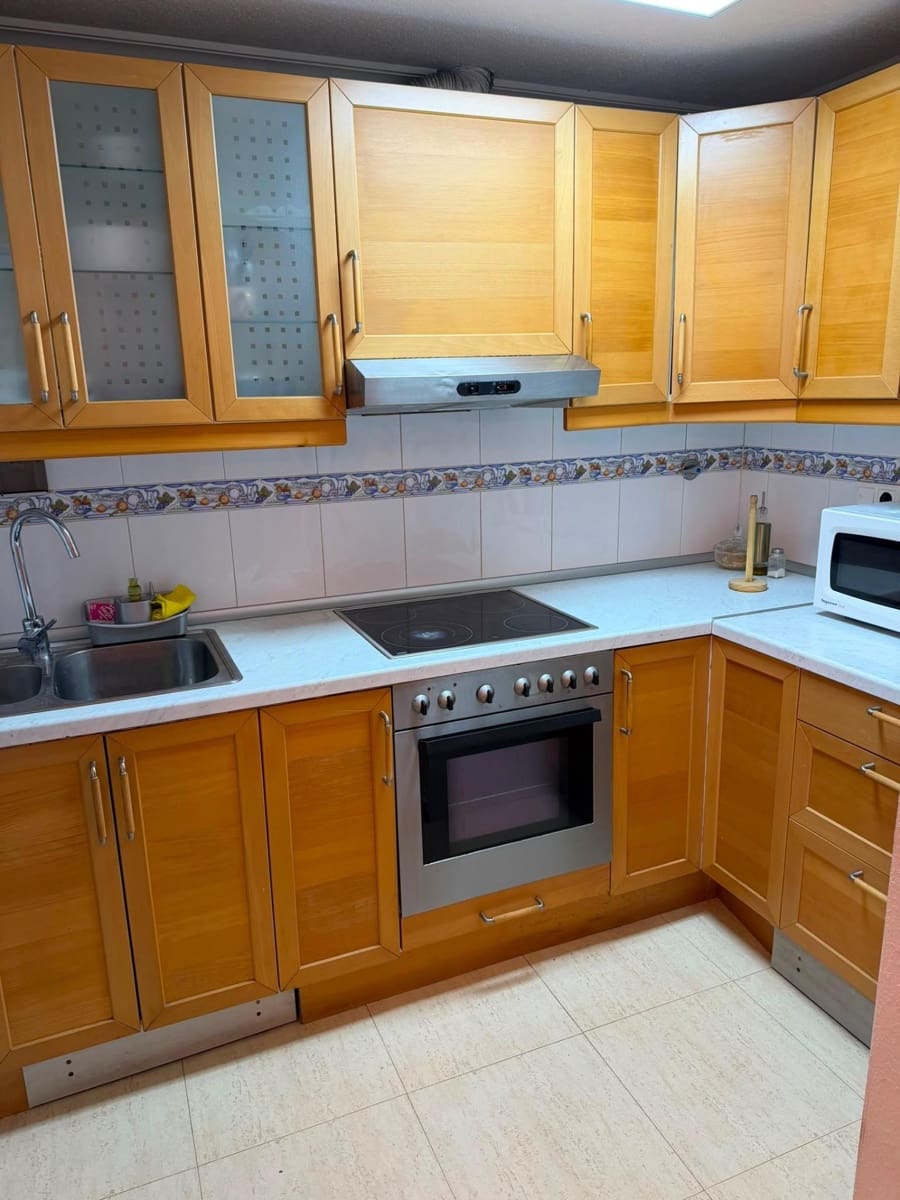 2 slaapkamer Rijtjeshuis te huur in Monforte del Cid - € 900 (Ref: 10051870)